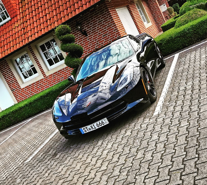 Screenshot 2022-02-10 at 08-59-43  blackvette_48 auf Instagram „#corvettedreams #corvettefamily #corvettefans #corvettefanc[...].png